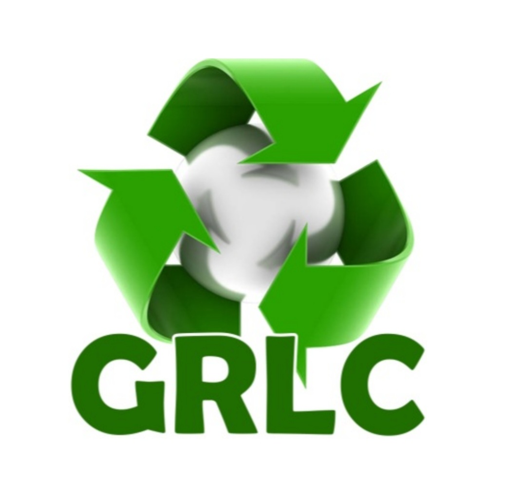 To logo της GRLC το οποίο είναι το σύμβολο της ανακύκλωσης με πράσινο χρώμα και τα γράμματα GRLC ακριβώς απο κάτω